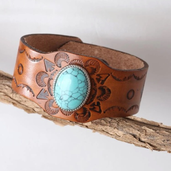 Vegan tooled leather and faux turquoise stone cuff. NWOT 2 snap‎ closure. - Picture 2 of 2